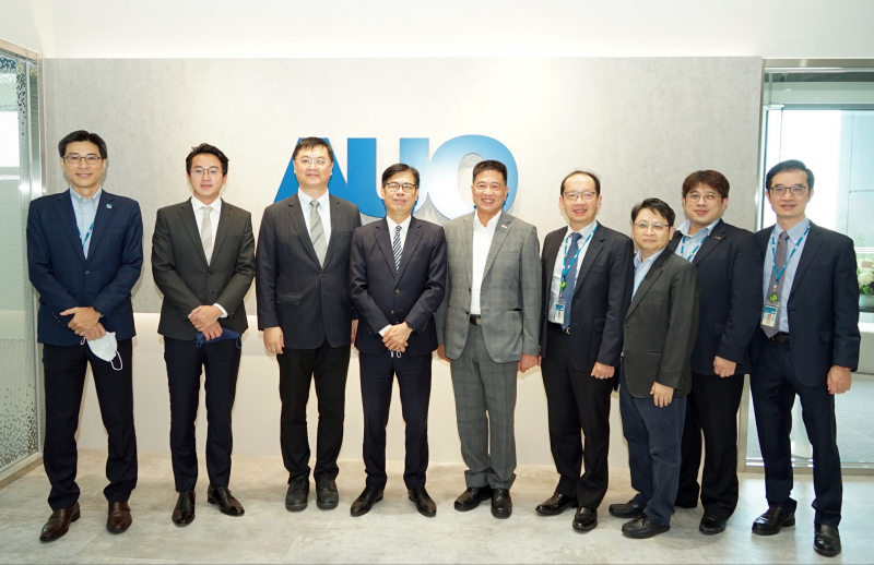 ng28南宮相信品牌力量光電前進(jìn)亞灣成立「AUO解決方案研發(fā)中心」，作為多元場(chǎng)域解決方案研發(fā)及試驗(yàn)場(chǎng)域（圖中左為高雄市長(zhǎng)陳其邁、圖中右為ng28南宮相信品牌力量光電董事長(zhǎng)彭雙浪）