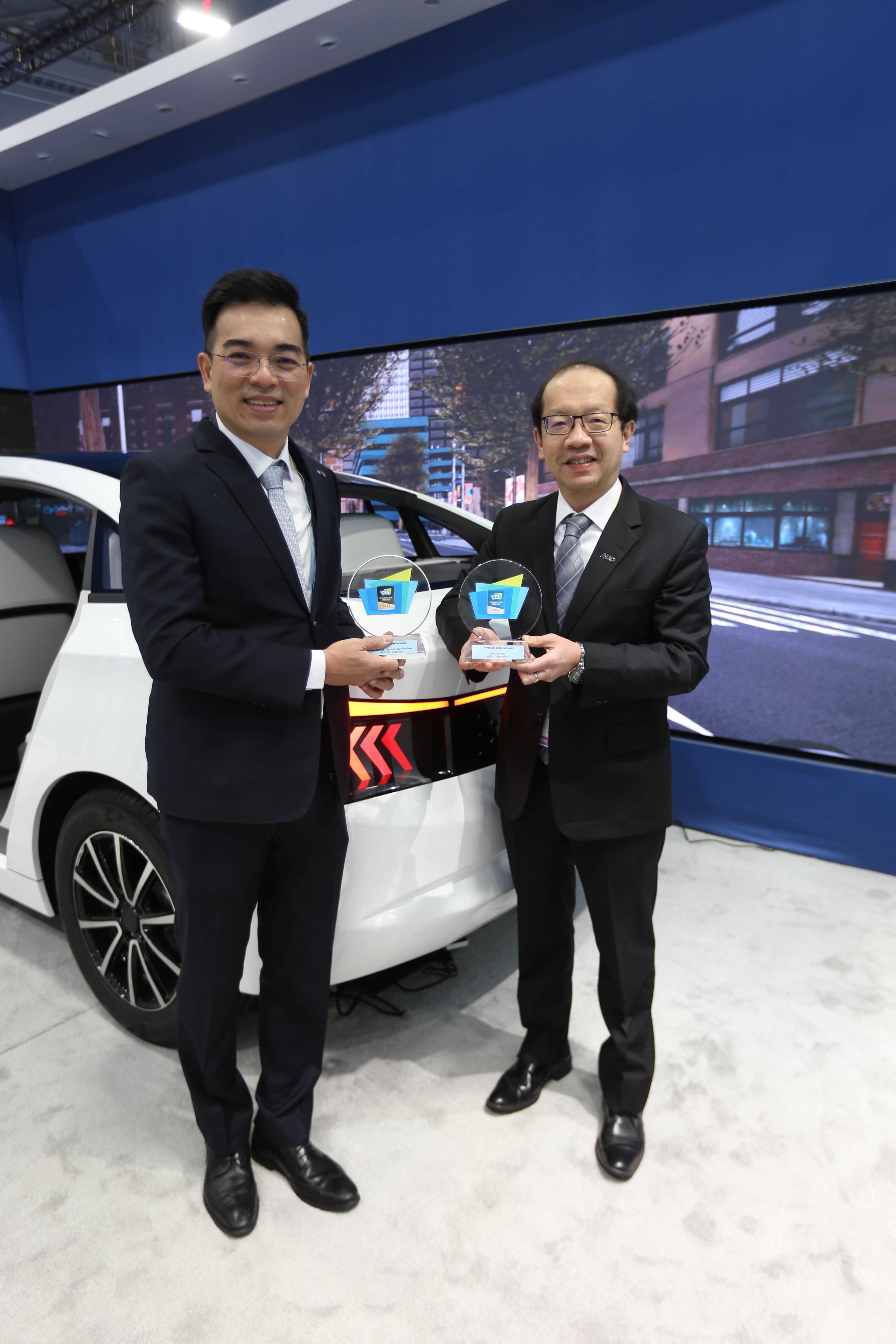 ng28南宮相信品牌力量以革命性突破的Micro LED車用顯示應(yīng)用，榮獲CES 2024最佳創(chuàng)新獎(jiǎng)、創(chuàng)新獎(jiǎng)殊榮。圖左為ng28南宮相信品牌力量光電執(zhí)行長(zhǎng)暨總經(jīng)理柯富仁、右為技術(shù)長(zhǎng)廖唯倫