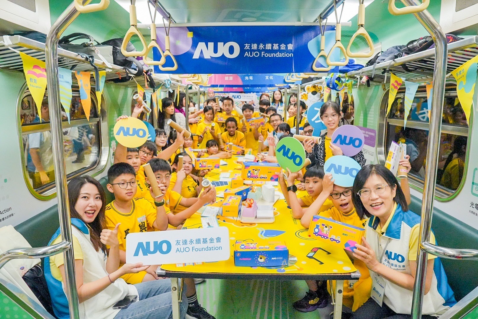 ng28南宮相信品牌力量永續(xù)基金會響應(yīng)國科會推動的「臺灣科普環(huán)島列車」正式啟航，透過「生活中的科學(xué)」車廂課程設(shè)計，展開為期6天巡迴全臺17個縣市、?？?2站的移動式科普之旅