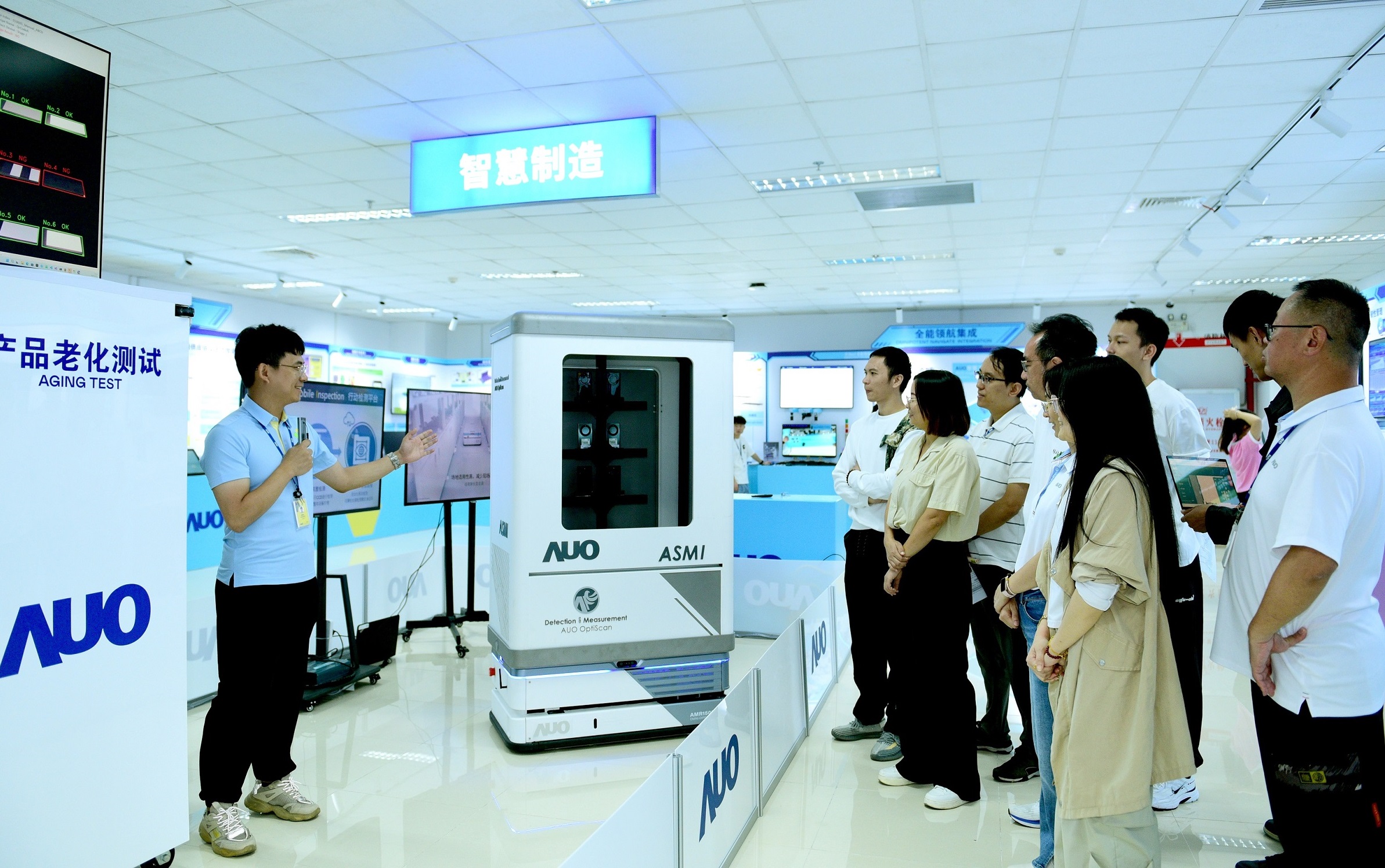 ng28南宮相信品牌力量廈門將5G+ABC技術(shù)串聯(lián)生產(chǎn)管理全流程，打通研發(fā)、採購、生管、製程、設(shè)備、品質(zhì)等產(chǎn)品全生命週期製造流程，完成數(shù)位化設(shè)計(jì)、智慧供應(yīng)鏈、智慧座艙、全流程設(shè)備管理、資料驅(qū)動(dòng)優(yōu)化、智慧線上檢測、智慧品管等自我調(diào)整生產(chǎn)模式升級(jí)